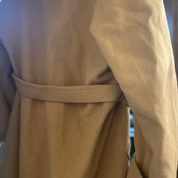 Our camel hair Nordstrom Gallery Fur Coat size 8 - Picture 4 of 9